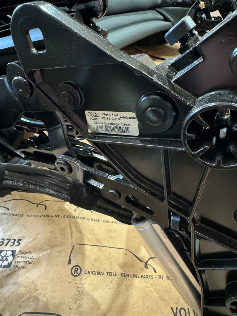 AUDI A5 8W7 COUPE CONVERTIBILĂ SET ACTIONATE ROȘU PENTRU ACȚIONARE PLIANT 8W7871011 Product image