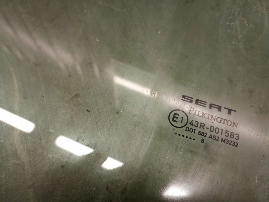 Scaunul din spate din sticlă stângă Leon II 06R Product image