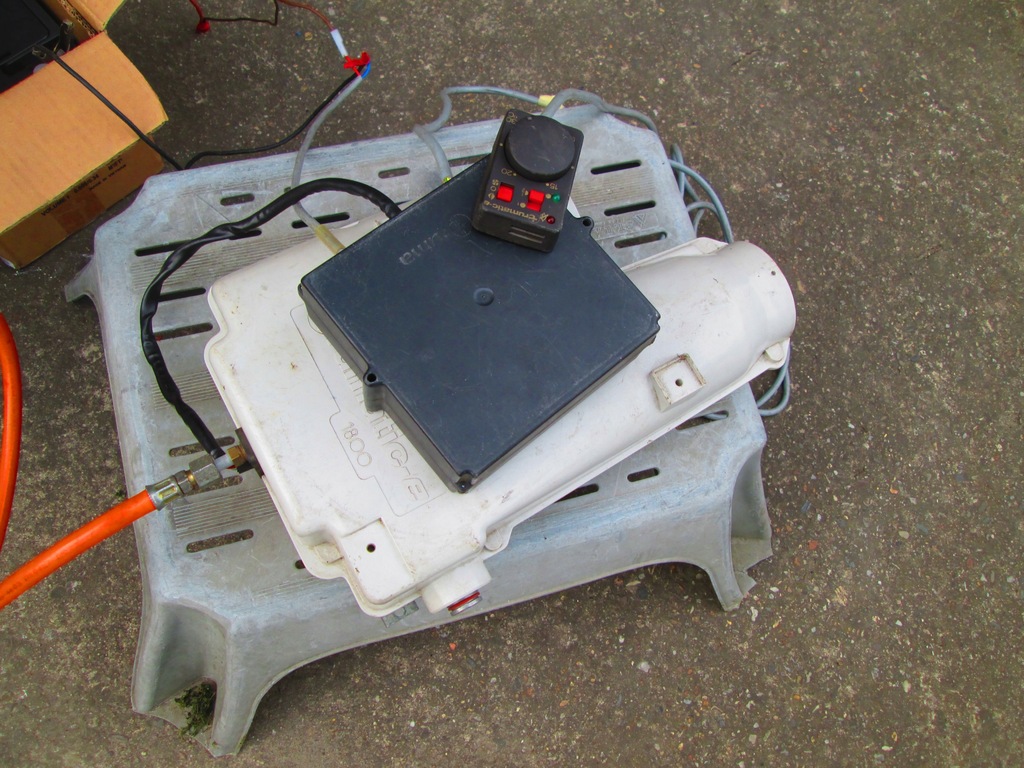 INCALZIRE PE GAZ TRUMA E-1800 + ALIMENTARE SI 2800E Product image