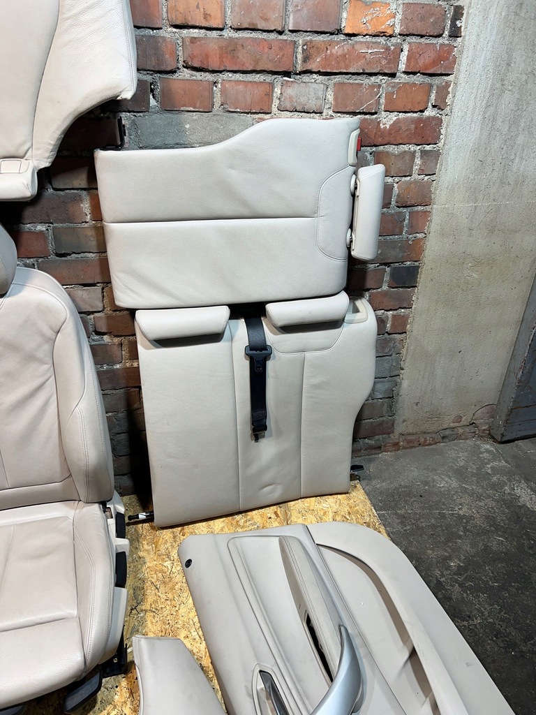SCAUNE BMW 1 F20 UK, SET PIELE NEINCALZITĂ OYSTER, VERSIUNEA ENGLISH Product image