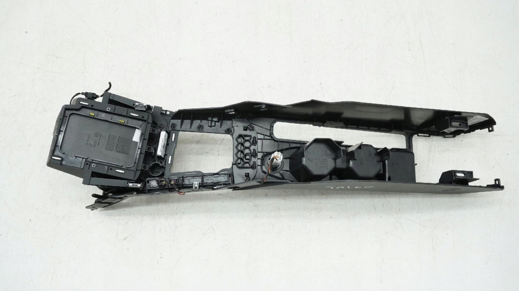 VW Taigo Tunel Central Product image