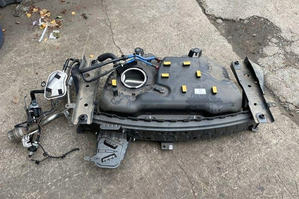 Mercedes-Benz A (W177) 50220304 1,33L benzină 120KW 2021 Rezervor de combustibil Product image