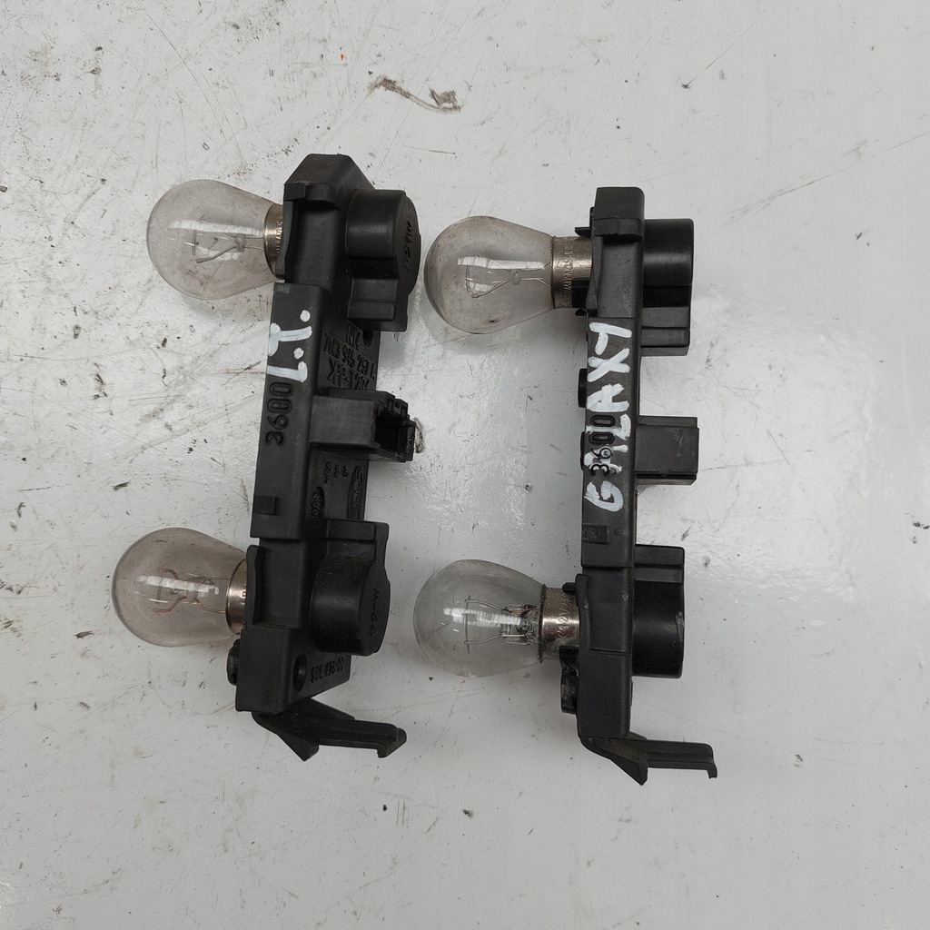 FORD GALAXY MK1 INSERȚIE LAMPĂ STÂNGA/DREAPTA SPATE ÎN CAPOTA 7M3945257A HELLA Product image