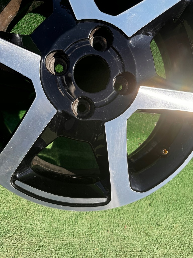 JANTA ALIE RENAULT TWINGO III 4X100 5.0" 15" ET 38 403005504R Product image