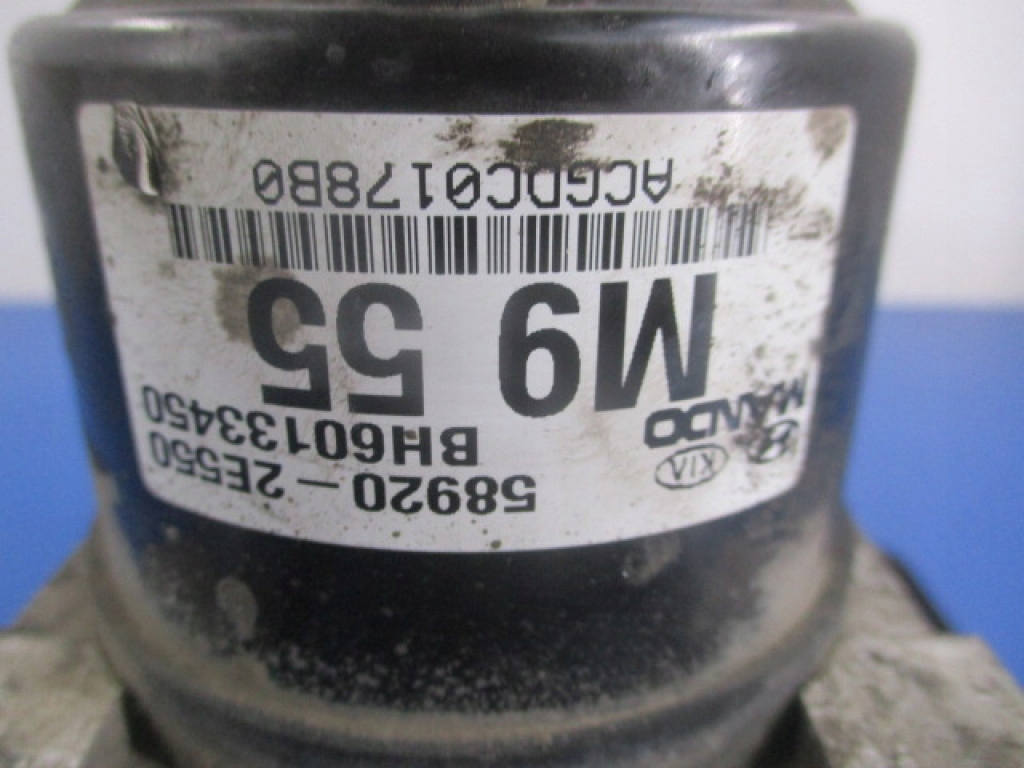 Kia Sportage II 2.0 Pump ABS 58920-2E550 MANDO 5WY7611C Controller Product image
