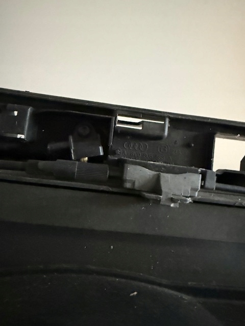 Audi A3 S3 8V Senzor de ascensor al centurii de armare de armare din față Product image