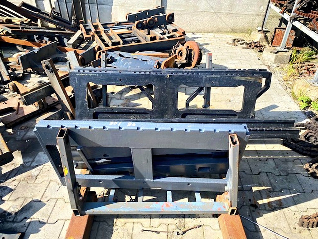 stivuitor cu placă frontală > TUR > încărcător > tractor > stivuitor cu furcă Product image