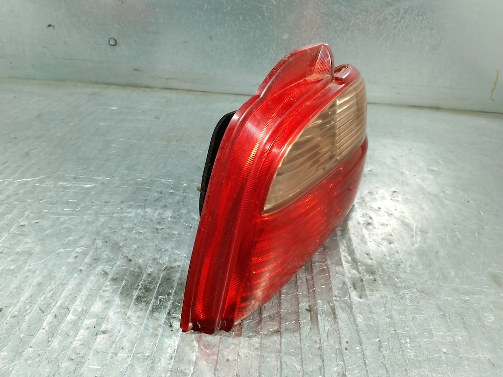 Toyota Avensis și T22 Lampa din spate sedan Product image