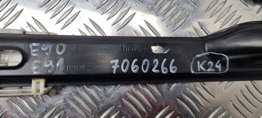 BMW E90 E91 MECANISM RIDICAT GEAM FATA DREAPTA 7060266 Product image