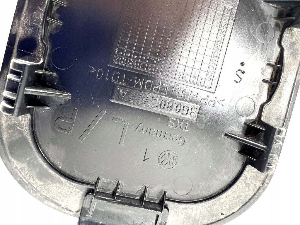 Capacul final din arcul din stânga din dreapta este acoperit de VW Passat B8 2014-2023 3G0577A Product image