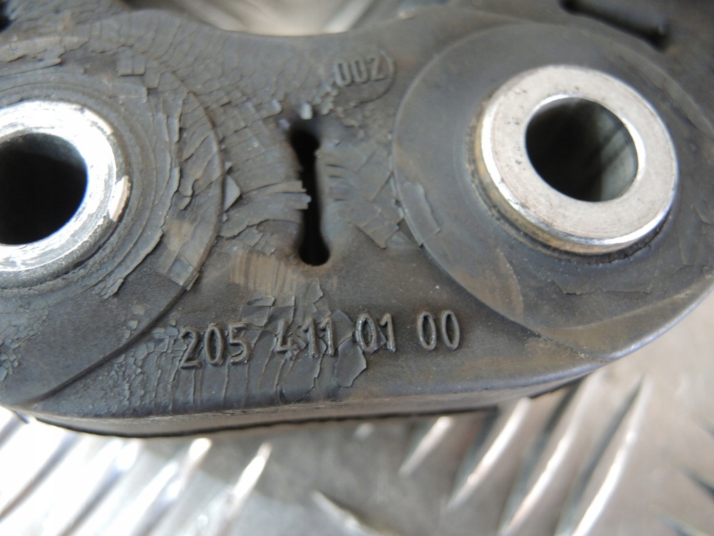 MERCEDES CLA CONECTOR ARBORE AMORTIZATOR DE VIBRAȚII 2054110100 Product image