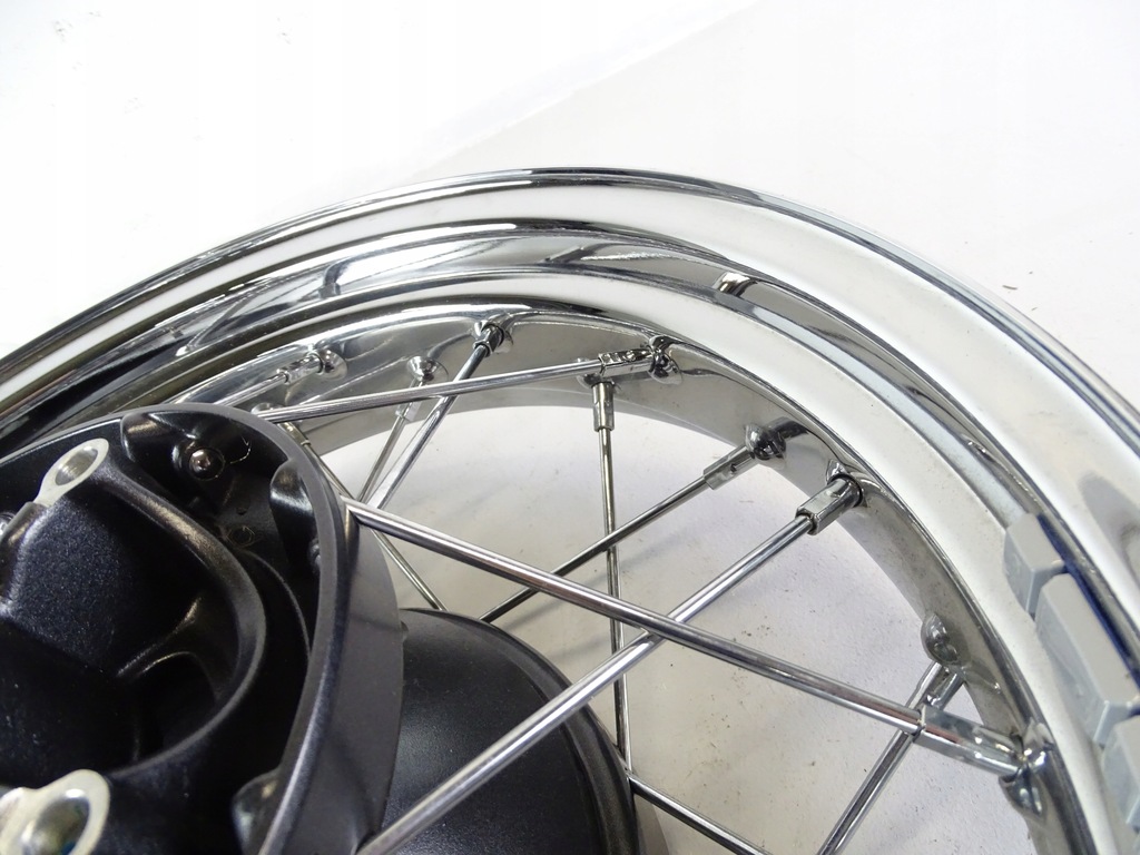 A736 Triumph Bonneville T120 Jantă spate 16'' Product image