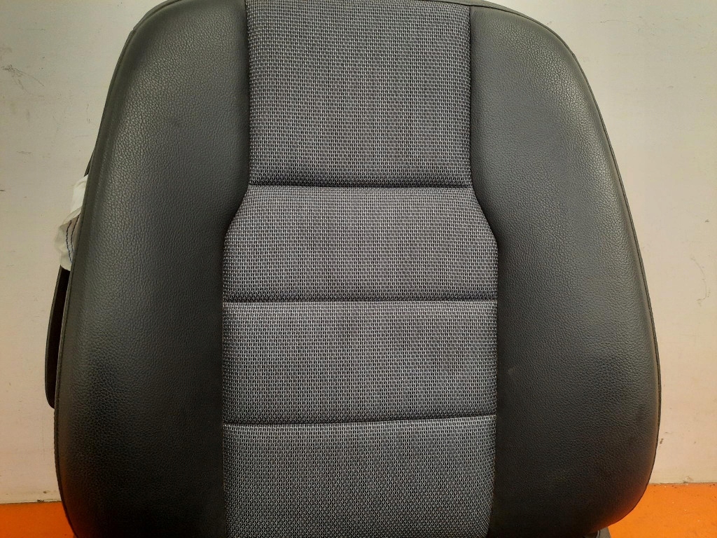 Mercedes Clasa C în 204 07-14 Scaunul pasagerului în față 20420810 Product image