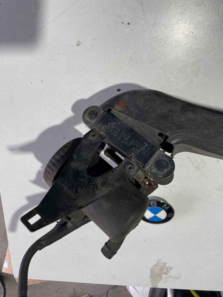 BMW E46 2.0 136KM FILTRU RĂCITOR DE CARBURANT 2247411 POMPA SECUNDARA Product image