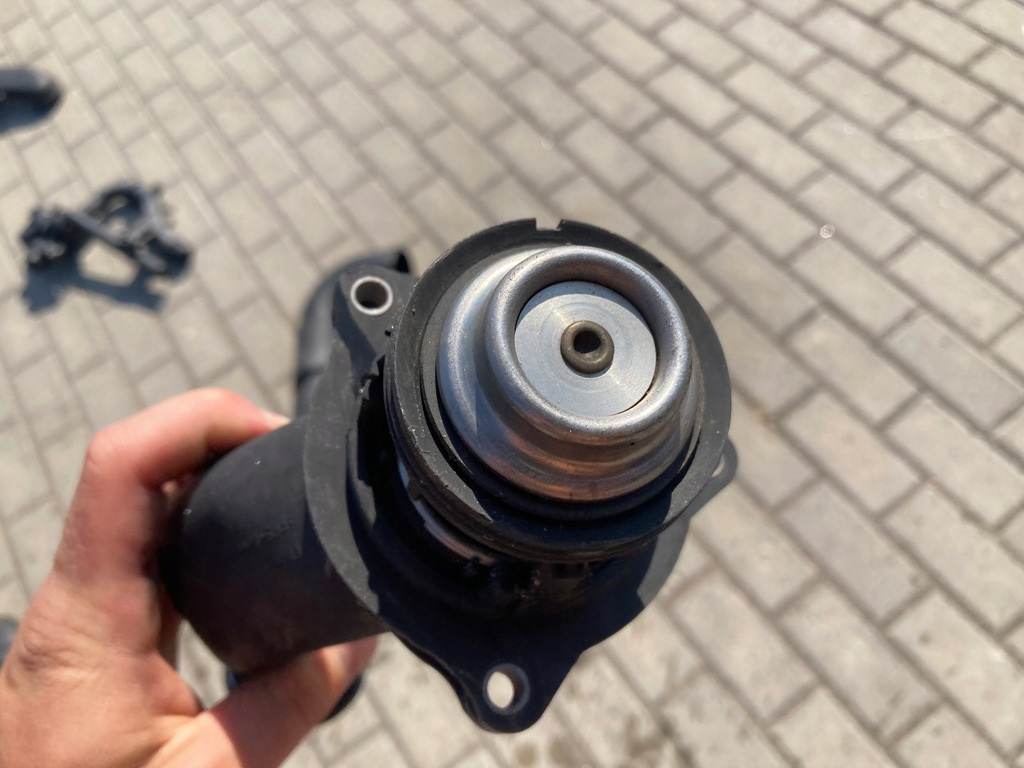 Termostat de răcire Mercedes W221 W166 W218 A2782000815 Țeavă motorului Product image