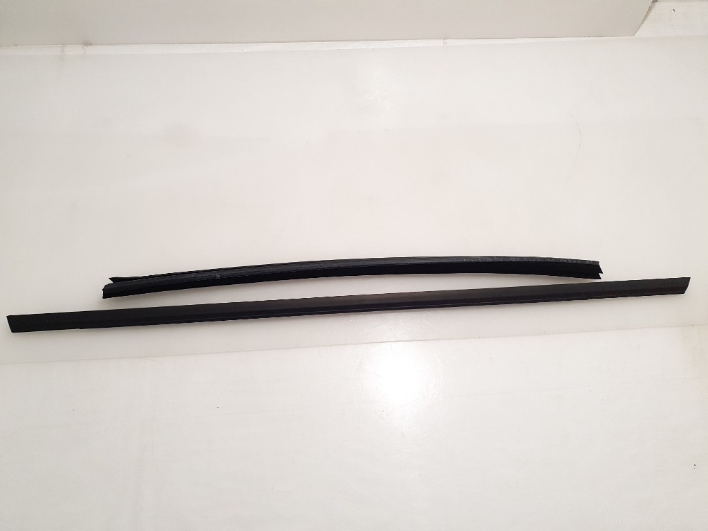AUDI A4 B9 GARNITURA BANDA USA DREAPTA SPATE 8W0839902 8W9839904A COMBI Product image