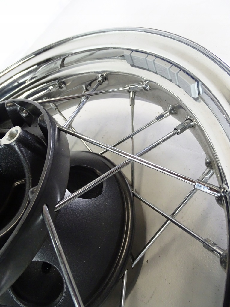 A736 Triumph Bonneville T120 Jantă spate 16'' Product image