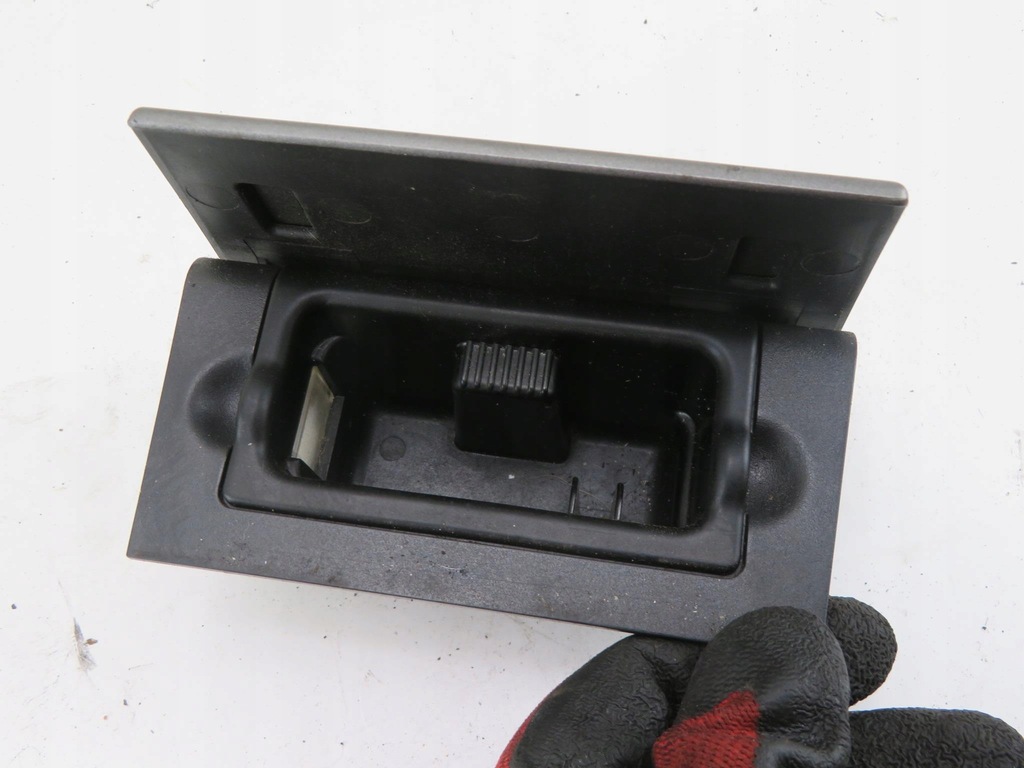 SCRUMIERA OPEL VECTRA C COMBI 9181518 Product image