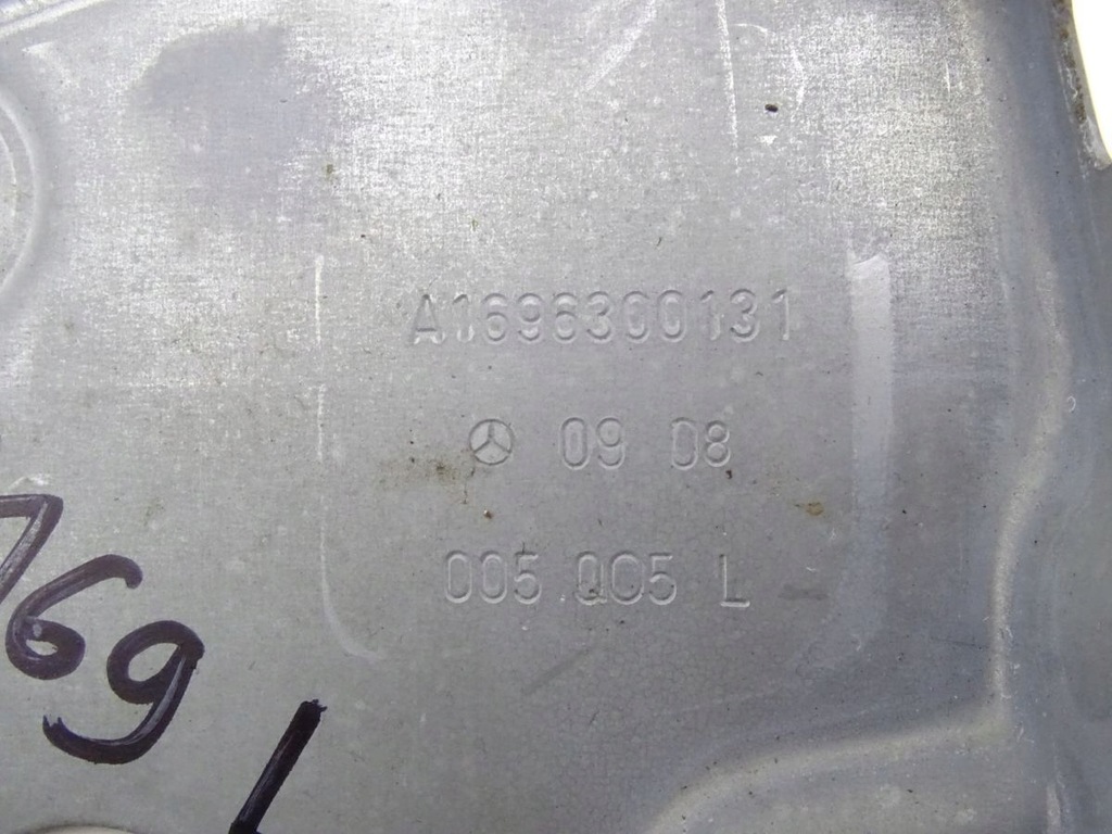 MERCEDES CLASA A W169 04-12 Mâner portbagaj STANGA A1696300131 Product image