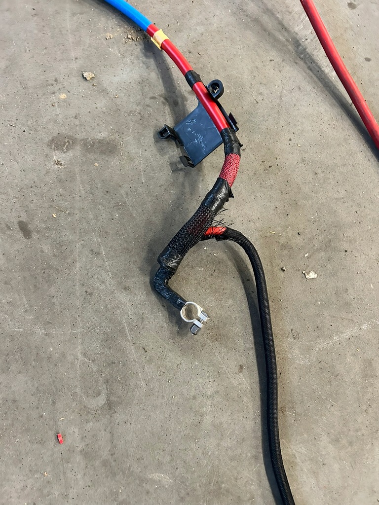 Chrysler 300C II SUA LIFT KLEMP PLUS CABLE BATERIE Product image