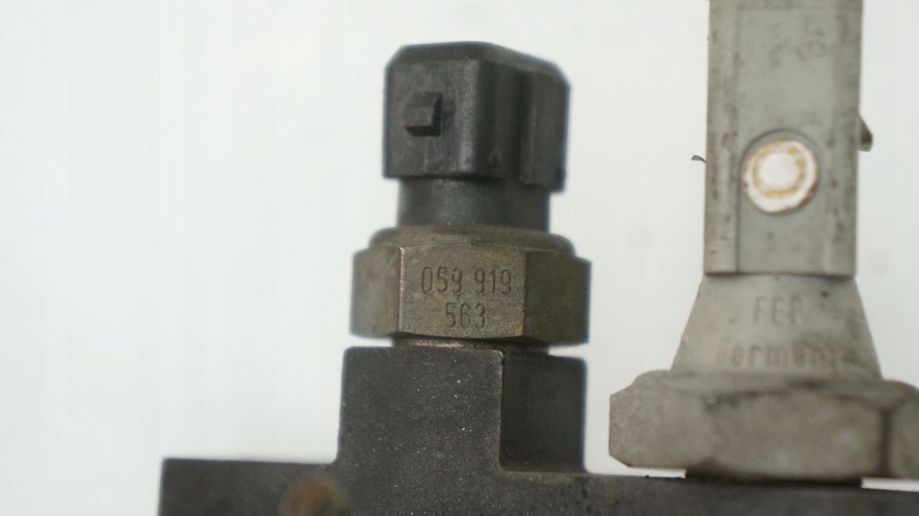 Tub senzor temperatura ulei Audi A6 C5 2.5 Product image