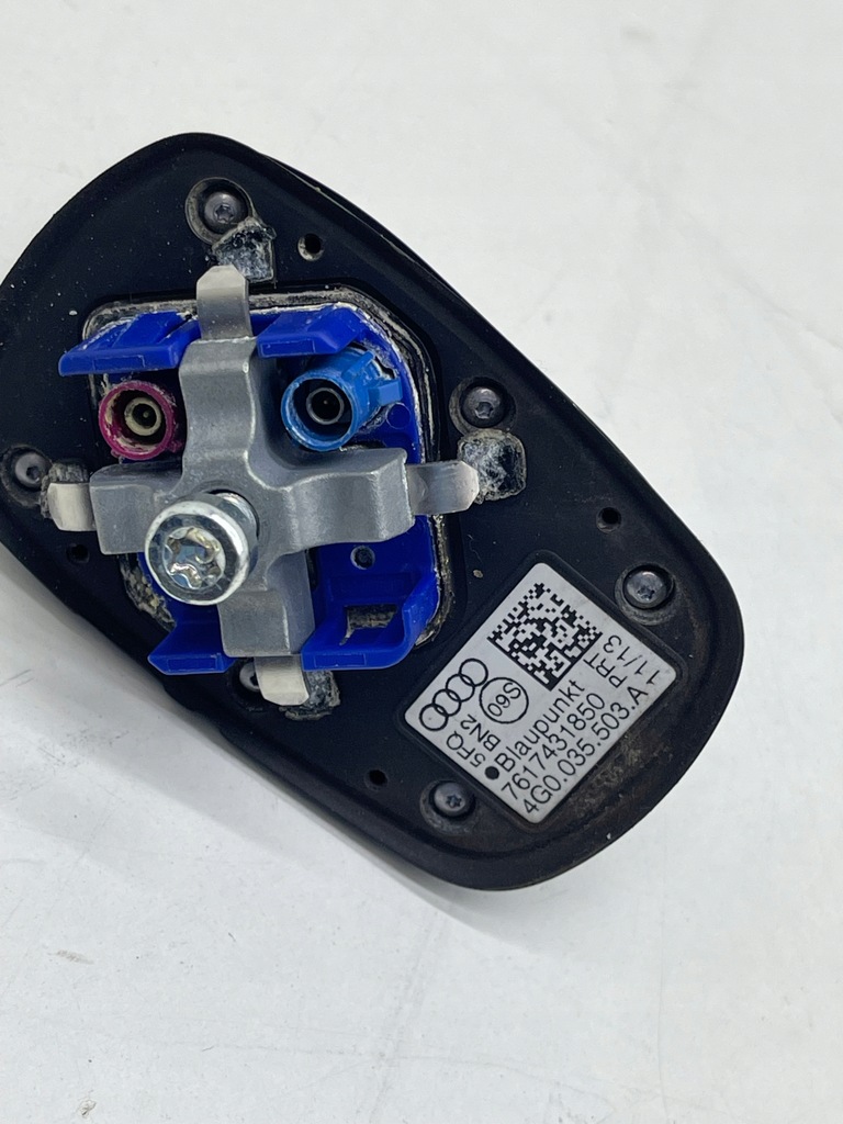 AUDI A4 B8 A5 8T A6 C7 modul de antenă de acoperiș rechin GPS NEGRU MAT Product image