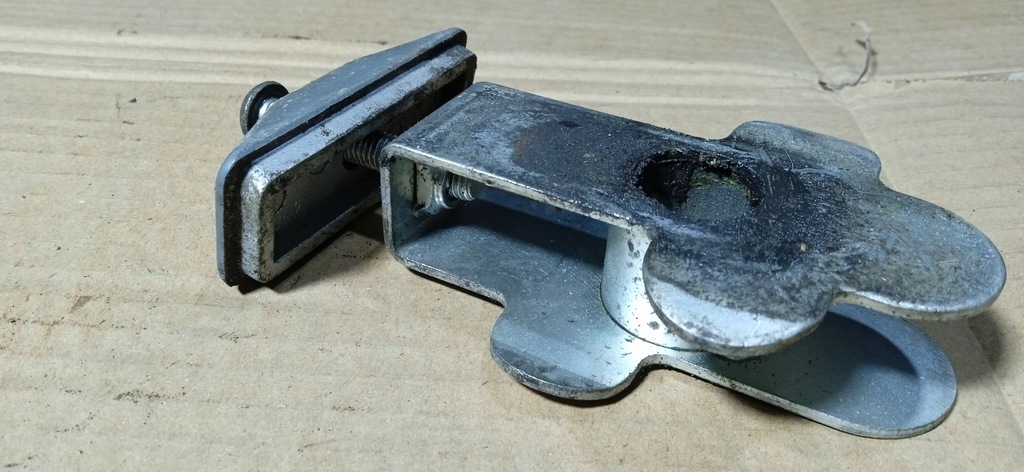 SUZUKI GSF 600 1200 BANDIT TENSIONATOR LANȚ ROATA SPATE Product image