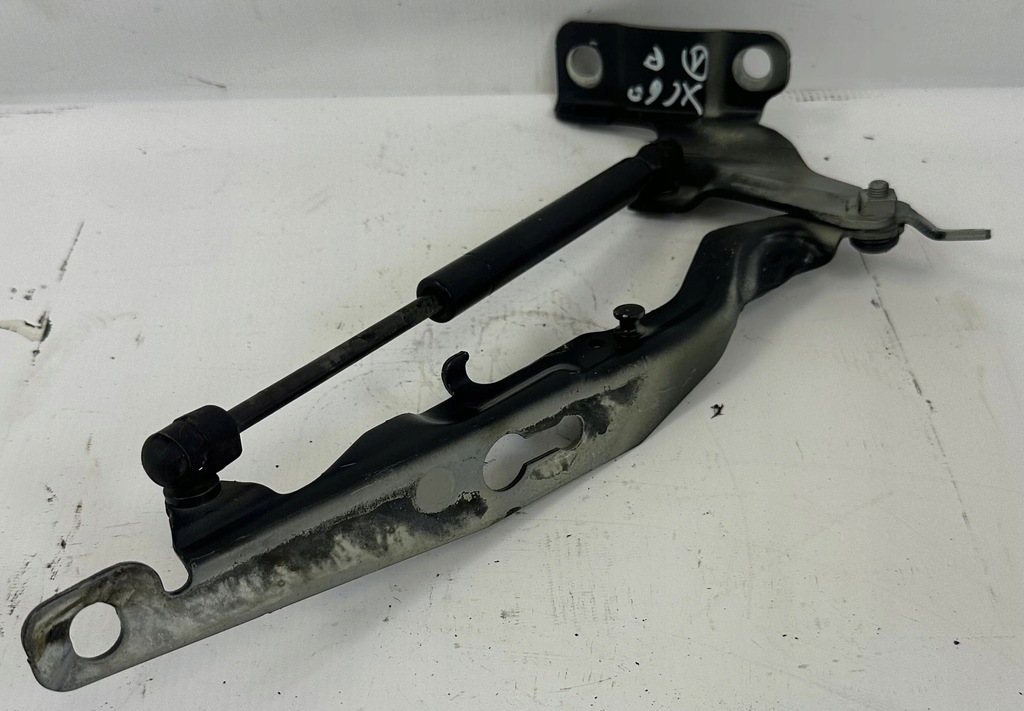 Balama capota dreapta 30779283 Volvo XC60 I 2.0 D3 2010 Product image