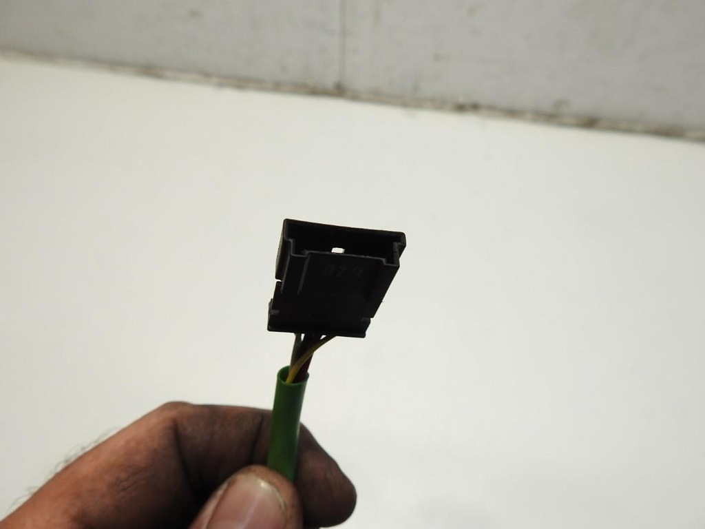 ANTENĂ FĂRĂ CHEIE UȘĂ SPATE STÂNGA MERCEDES W220 A2208200375 Product image