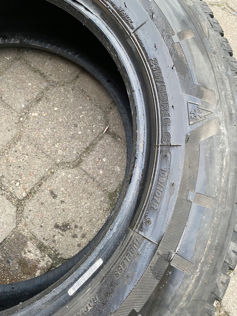 1buc BRIDGESTONE Blizzak W810 215/65/16 C 109/107R 2018 6 mm Product image