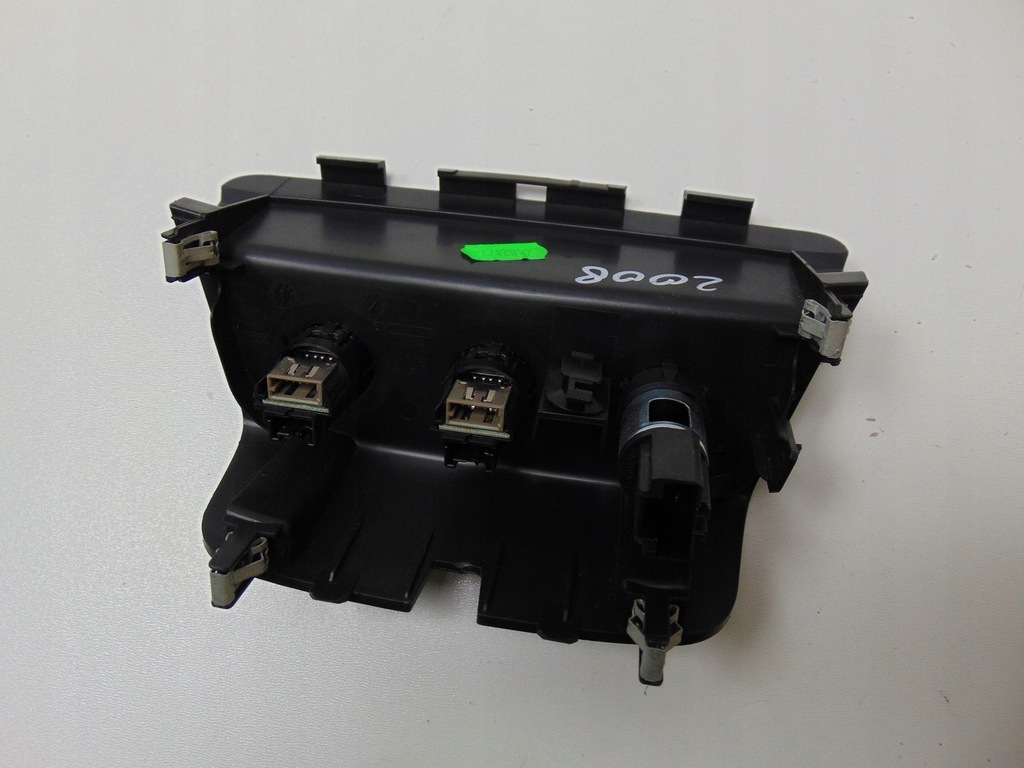 PORT USB CITITOR AUX PEUGEOT 2008 9674655377 Product image