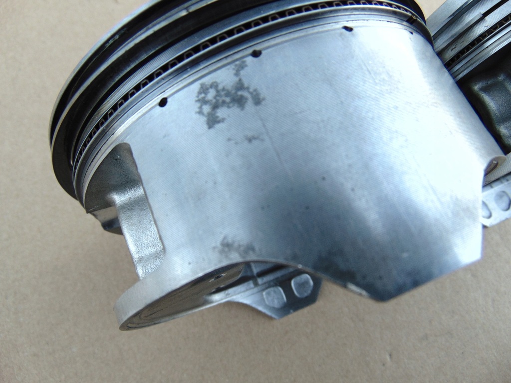 SUZUKI VZ 1600 MARAUDER PISTONI SINGLE Product image