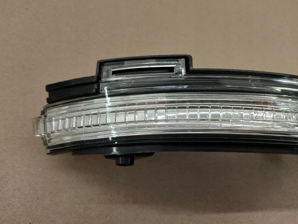 Semnalizator oglinda dreapta VW TOUAREG III Product image