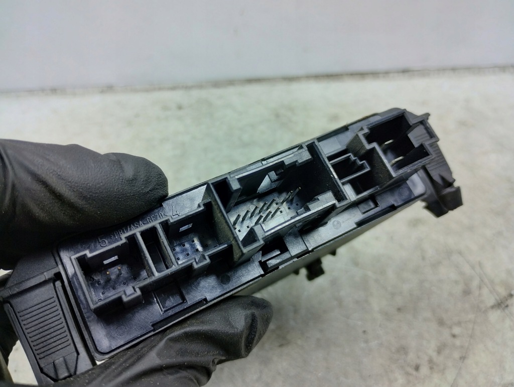 MERCEDES W203 MODUL UȘĂ STÂNGA SPATE 2038202185 Product image
