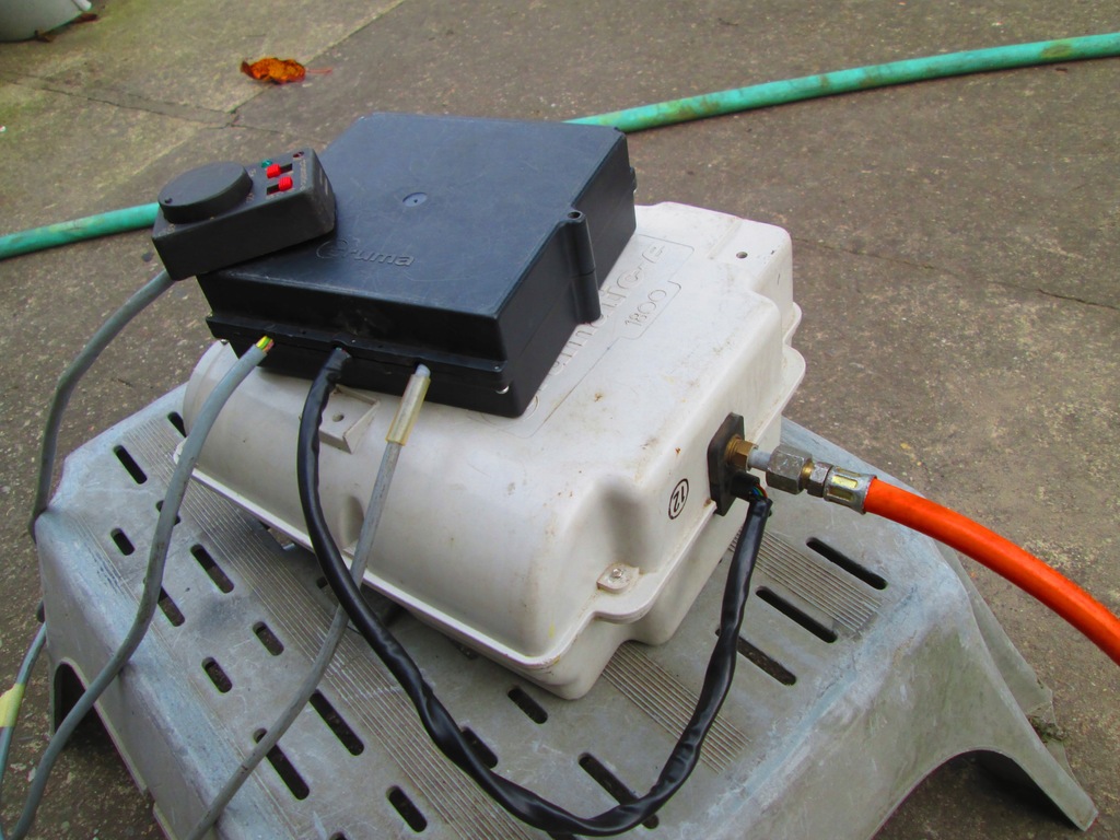 INCALZIRE PE GAZ TRUMA E-1800 + ALIMENTARE SI 2800E Product image