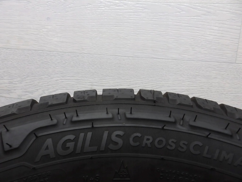 Michelin Agilis CrossClimate anvelopă pentru toate anotimpurile 215/60/17C 109/107T Product image