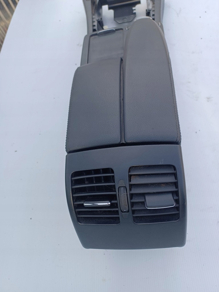 MERCEDES W207 E-CLASS COUPE CENTER TUNNEL ARMREST ENGLISH UK Product image