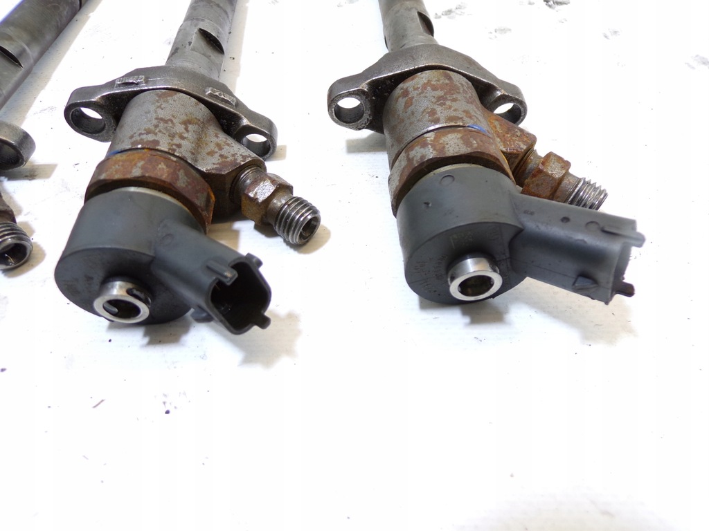 INJECTOARE RENAULT 3.0 DCI 0445110168 Product image