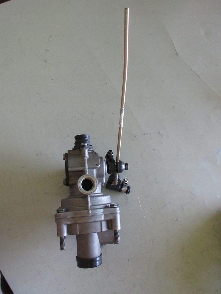 VALVĂ REGULATOR FORȚĂ DE FRÂNARE WABCO 4757100220 Product image