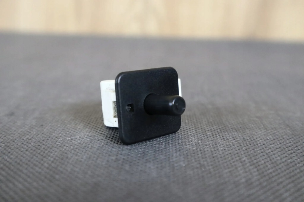MERCEDES SLK R171 SENSOR DE CAPAT DE INCHIDERE PORTI 2028209410 Product image