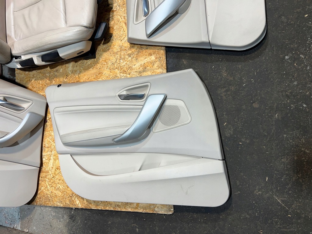 SCAUNE BMW 1 F20 UK, SET PIELE NEINCALZITĂ OYSTER, VERSIUNEA ENGLISH Product image