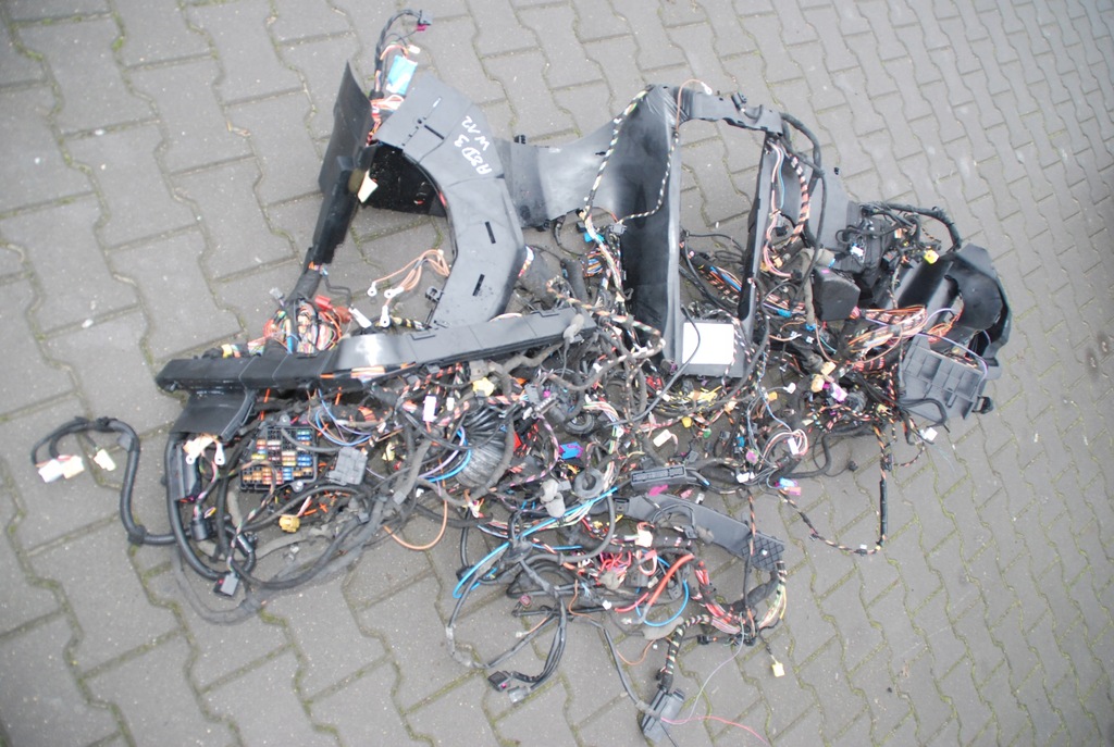 HAMARE, INSTALARE PRINCIPALA, CENTRU COMPARTIMENT MOTOR, AUDI A8 D3 6.0 W12 Product image