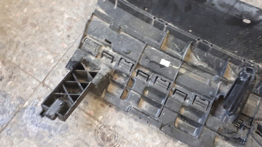2K7807231E Consolidarea grilei VW Caddy IV Product image