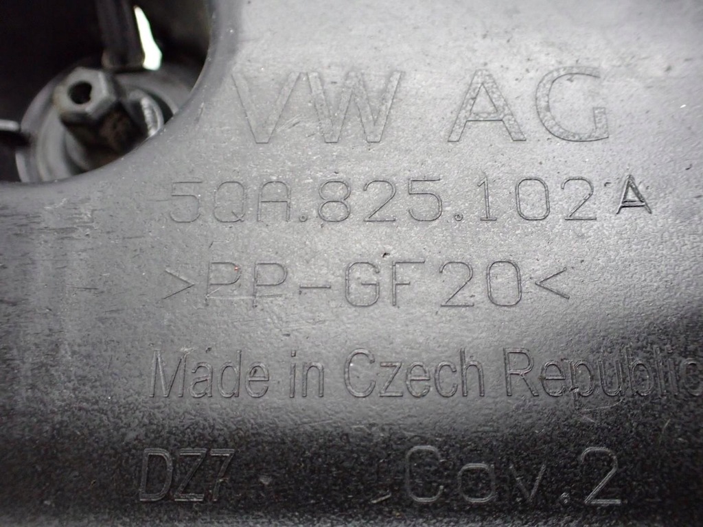 PLACA ACOPERA SASIUL DREAPTA 5QA825102A VW TOURAN II III 5T 22R Product image