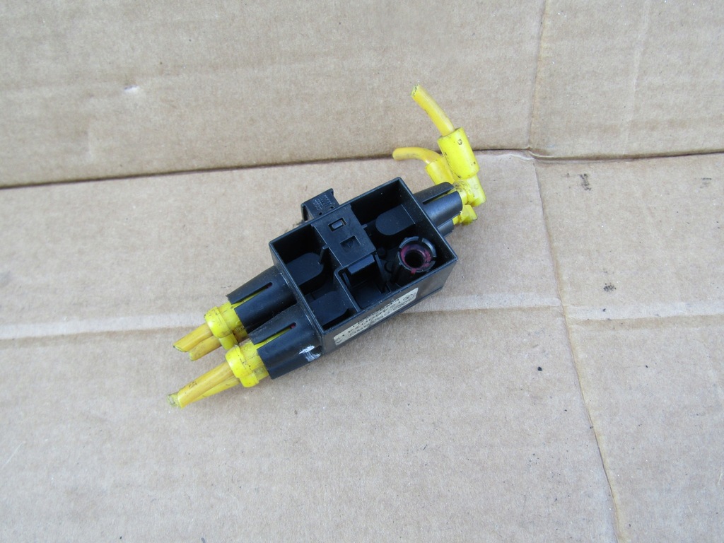 +E5 MERCEDES W124 W202 BLOCARE CENTRALĂ ADAPTATOR POMPĂ DISTRIBUITOR CONECTOR Product image