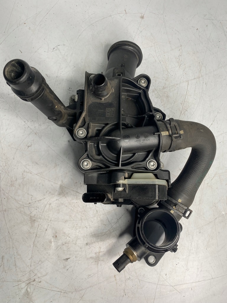 Carcasa termostat BMW F36 G01 G30 7642854 Original Product image