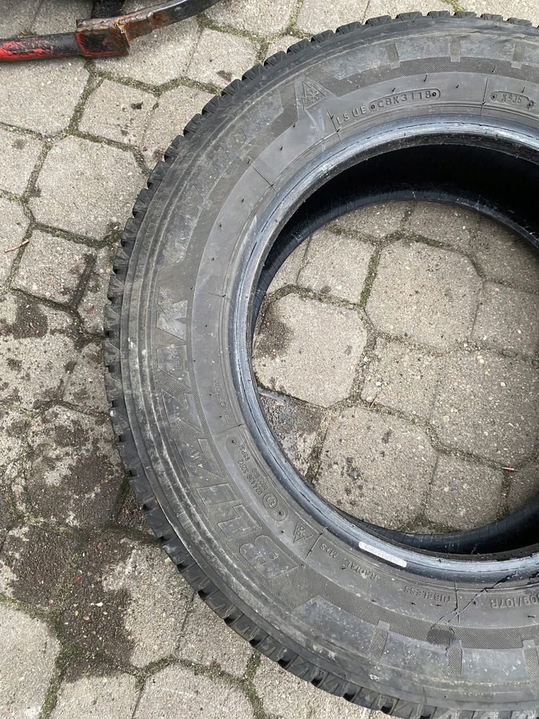 1buc BRIDGESTONE Blizzak W810 215/65/16 C 109/107R 2018 6 mm Product image