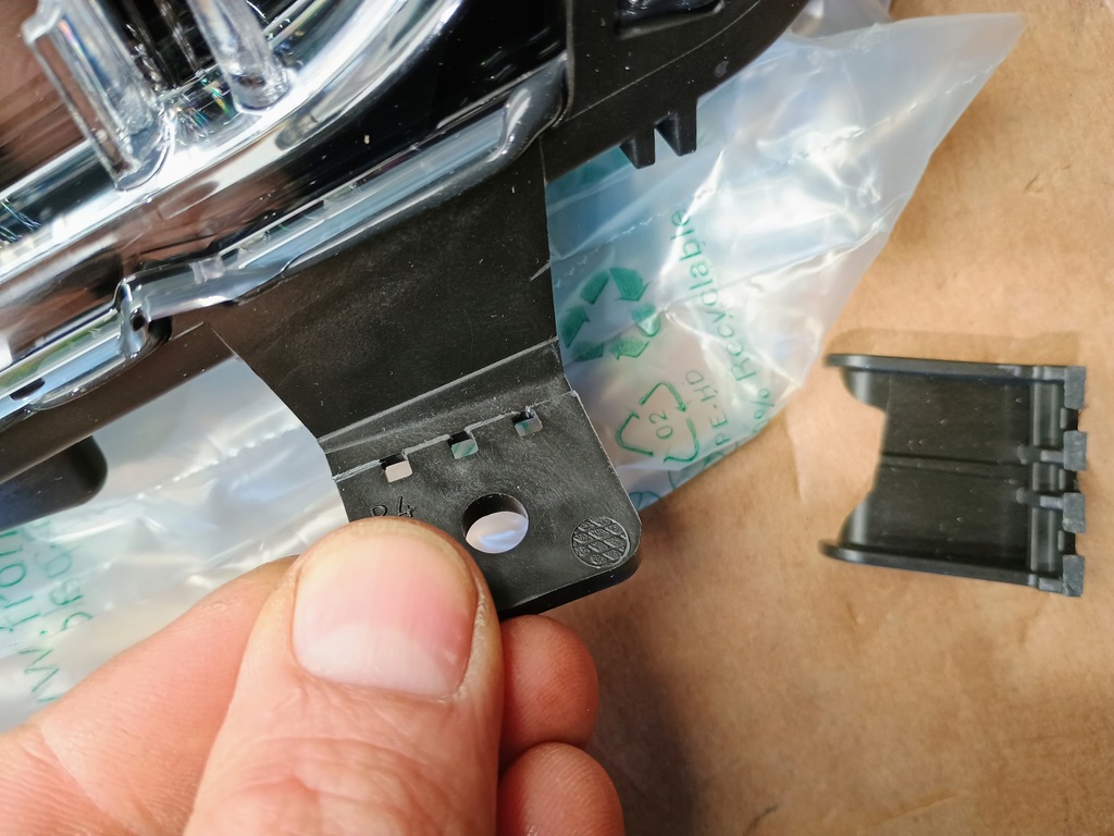 LED LED DRL Peugeot 208 II E 208 9850423580 ORIGINAL NOU Product image