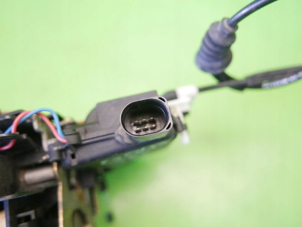 BLOCARE UȘĂ SPATE STÂNGA VW GOLF IV HB 5D 97-06 Product image