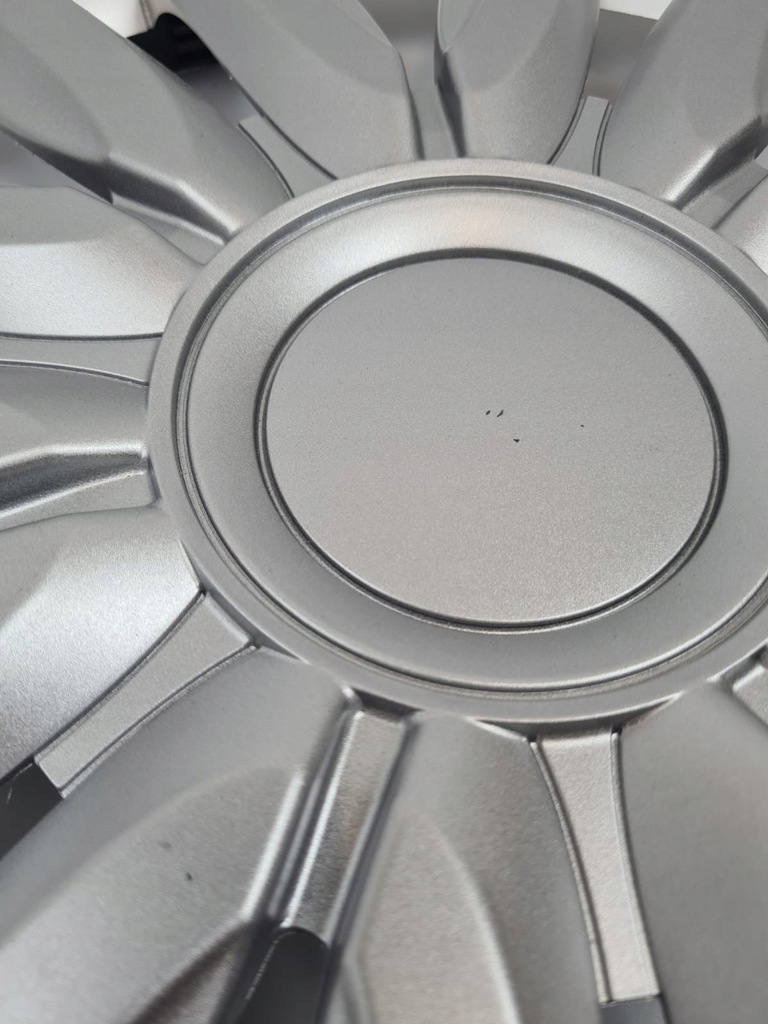 16 -Inch Hub -uri auto în set de 4 piese Product image